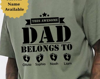 Esta increíble camiseta "Papá pertenece a...", regalo personalizado para papá, camiseta personalizada para padre con nombres de niños, regalo del Día del Padre para papá, camiseta "Papá pertenece a los niños".