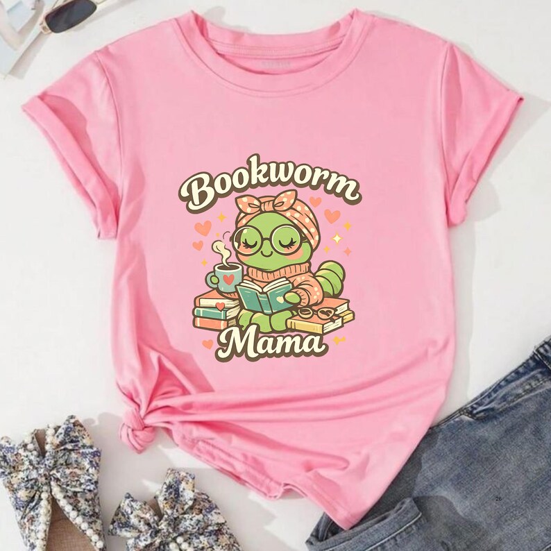 Bookworm Mama Shirt – Cute Reading Mom Tee | Mother’s Day Gift for Book Lover Mom, Cozy Reader Shirt afbeelding 3