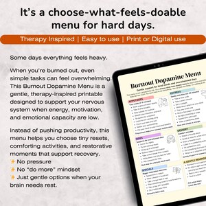 K&ouml;nnte beinhalten: Ein digitales, druckbares "Burnout Dopamine Menu" auf einem Tablet-Bildschirm. Das Men&uuml; bietet sanfte Unterst&uuml;tzung f&uuml;r m&uuml;de Geister und &uuml;berforderte Tage. Es enth&auml;lt Abschnitte f&uuml;r Vorspeisen, Hauptgerichte, Beilagen, Specials und Desserts.