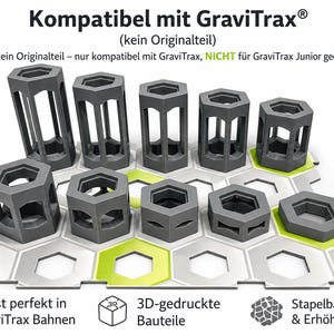 Könnte beinhalten: Ein Set aus neun grauen, sechseckigen, 3D-gedruckten stapelbaren Türmen und Erhöhungen in verschiedenen Höhen auf einer weißen und hellgrünen hexagonalen Rasterbasis. Der Text lautet: Kompatibel mit GraviTrax, kein Originalteil, NICHT für GraviTrax Junior geeignet.