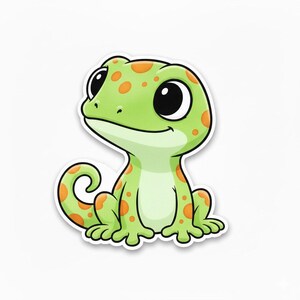 Könnte beinhalten: Ein Cartoon-Aufkleber eines Geckos mit freundlichem Gesichtsausdruck. Der Gecko ist grün mit orangefarbenen Flecken und großen schwarzen Augen. Sein Schwanz ist eingerollt, und er sitzt auf weißem Hintergrund.