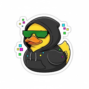 Puede incluir: Una pegatina con un pato amarillo que lleva una sudadera con capucha negra y gafas de sol verdes pixeladas. El pato tiene un pico naranja y está rodeado de cuadrados pixelados de colores, lo que le da una apariencia experta en tecnología.