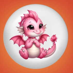 Peut inclure: Un mignon dragon rose de dessin animé avec de grands yeux, assis sur un cercle blanc sur fond orange. Le dragon a des ailes roses, un collier en forme de cœur et une expression souriante. La queue du dragon se termine par une forme de fleur.