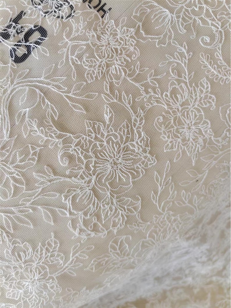 Elfenbensvit bomullsbroderad spetstyg på metervara, blommig brudspets för brudklänning, vintage spetstyg för slöja, klänning, gör-det-själv-sömnad bild 7