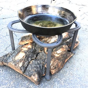 Horseshoe Fire Pit Stand: Heavy Duty Dutch Oven Cookware, sturdy, flat top