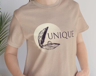Unique Pearl Shell T-Shirt, Minimalist Aesthetic Shirt, Hand-Drawn Shell Graphic Tee, Cotton Top, Ethical Nature Inspired Gift