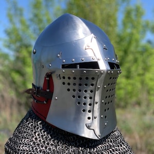 Casco de caballero medieval hecho a mano / casco de armadura de acero con visera / armadura medieval portátil / recreación LARP SCA