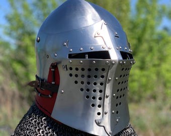 Handgemaakte middeleeuwse ridderbascinethelm | stalen pantserhelm met vizier | draagbaar middeleeuws harnas | larp litteken re-enactment