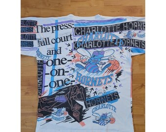 Vintage Charlotte Hornets AOP T-Shirt 1990s NBA Crazy Teal Magic Johnson 2XL
