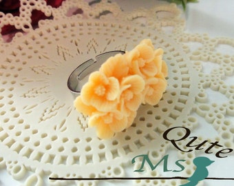 Romantic petite flower  Ring - lovely yellow