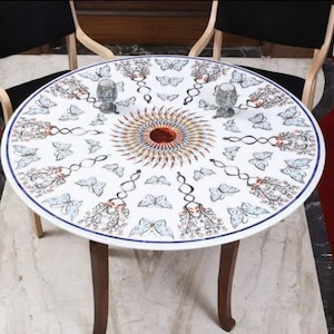 Tablero de mesa de comedor redondo de mármol blanco - Mesa de centro Pietra Dura con incrustaciones de mariposas - Arte en nácar y lapislázuli - Lujo artesanal