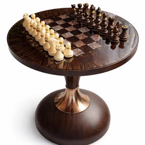 Op de afbeelding: Een ronde schaaktafel van donker hout met een glanzende afwerking. De tafel heeft een ingebouwd schaakbord met lichte en donkere vakken. Schaakstukken in ivoor en donkerbruin staan op het bord. De tafel heeft een voetstuk met een goudkleurig accent.