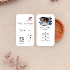 Peut inclure: Deux cartes de visite blanches aux coins arrondis. L'une porte le texte "Eternal Happiness 2026 International Convention" et un code QR. L'autre pr&eacute;sente une photo d'un couple et des coordonn&eacute;es.