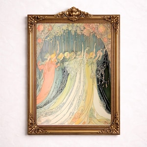 Puede incluir: Una impresión de arte mural rectangular en un marco dorado ornamentado que muestra un grupo de figuras con vestidos fluidos y brazos levantados hacia un dosel de flores y follaje colgante. La ilustración utiliza una paleta suave de melocotón, amarillo y azul.