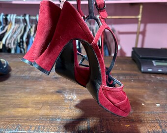 Stuart Weitzman Red Suede Strappy Heels – Sculptural Block Sandals Size 10