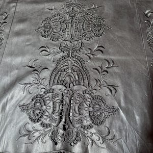 Michel Studio Collection Jupe en similicuir ornée en relief noire Taille 20