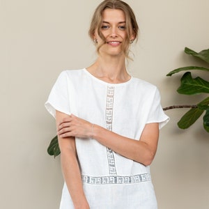 Linen tunic with Antique lace in white