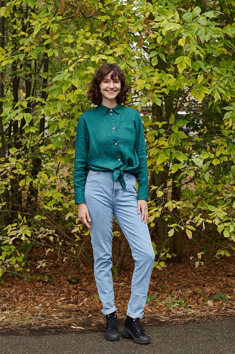 Linen longsleeved shirt Elizabet in emerald green