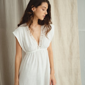 Linen white night gown Antique with lace