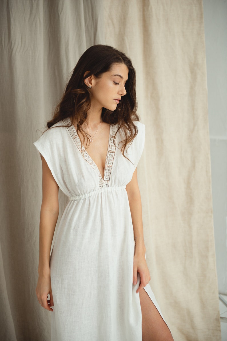 Linen white night gown Antique with lace