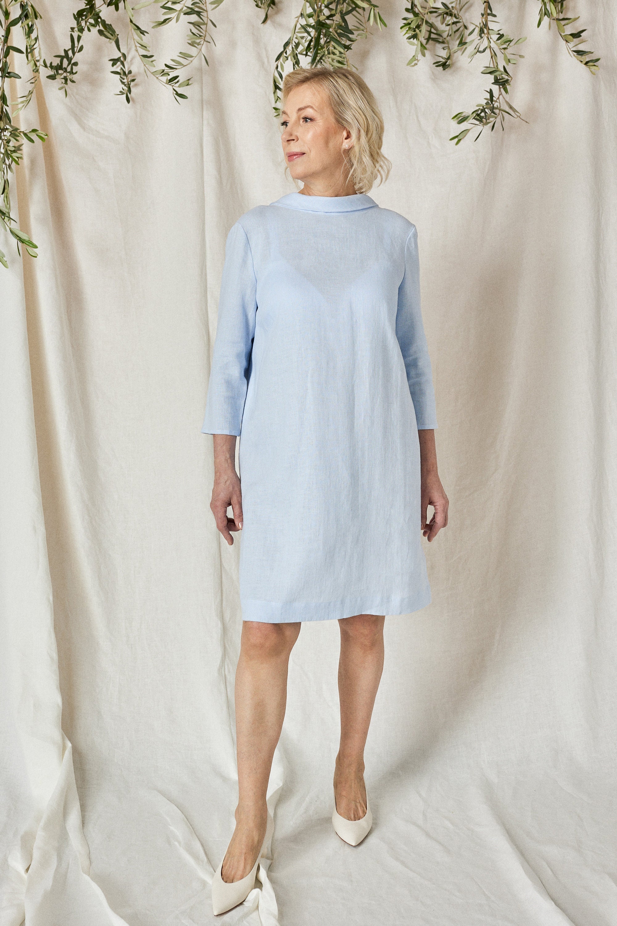 Vestido elegante de lino ALLEGRA con lazo en la espalda. Vestido de lino con espalda abierta y cuello. Vestido de talla grande hasta la rodilla. Vestido de novia sostenible