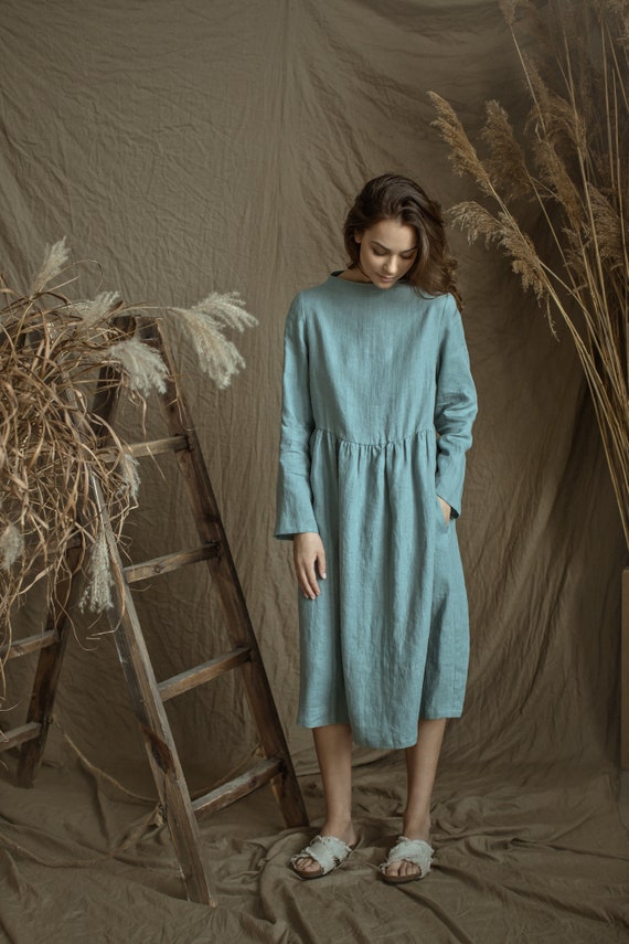 Simple Flay Gown With Long Sleeves  Afrikaanse kleding, Afrikaanse jurk,  Jurken