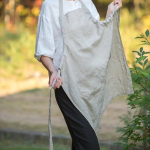 Linen apron in flax with adjustable straps