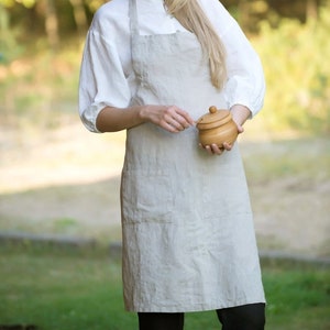 Linen organic kitchen apron with 2 big pockets