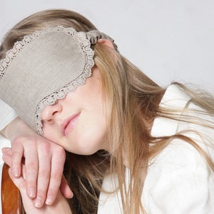 Linen sleep eyemask natural with line lace around