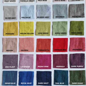 Puede incluir: Una carta de colores con 25 muestras de tela, cada una de aproximadamente 5 cm por 5 cm, que muestra una variedad de colores y texturas. La tela es 100% lino y pesa 200 gramos por metro cuadrado. Los colores incluyen blanco lechoso, crema vainilla, rosa p&aacute;lido, rosa polvoriento, natural, azul p&aacute;lido, gris azulado, azul marino, pistacho, gris plateado, mostaza, amarillo mel&oacute;n, verde lima, verde manzana, verde musgo, moca, salm&oacute;n, terracota, rojo carmes&iacute;, frambuesa, berenjena, lavanda, rosa peon&iacute;a, marsala, morado oscuro, azul vaquero, azul real, azul marino oscuro, azul aguamarina, caqui oscuro, verde esmeralda, marr&oacute;n tierra, chocolate, gris asfalto y negro.