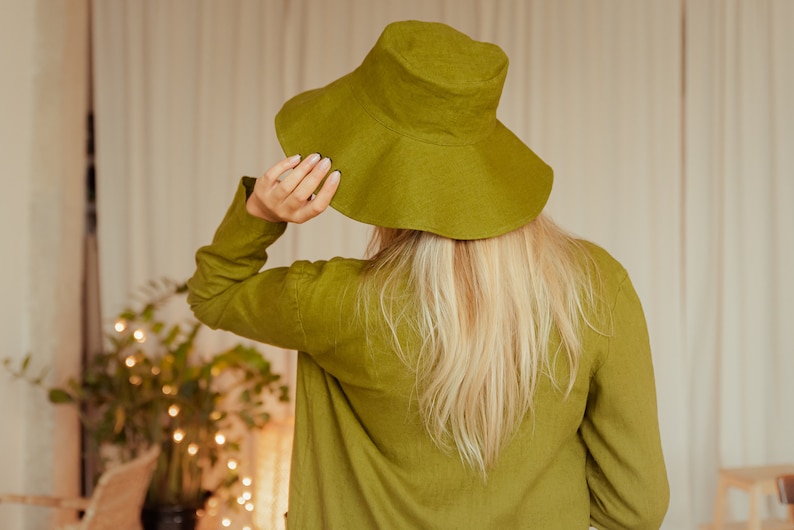 linen hat for autumn in moss green