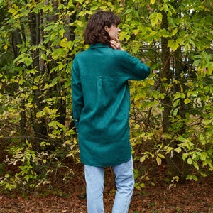 Elizabet linen loose shirt with back yoke in emerald green
