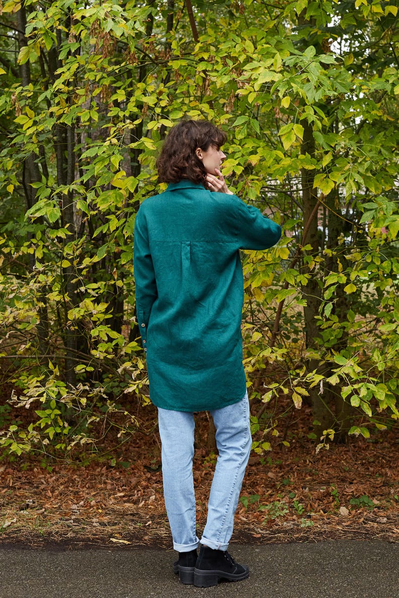 Elizabet linen loose shirt with back yoke in emerald green