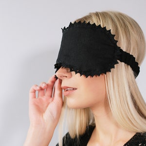 Linen luxurious black eyemask with pure linen lace