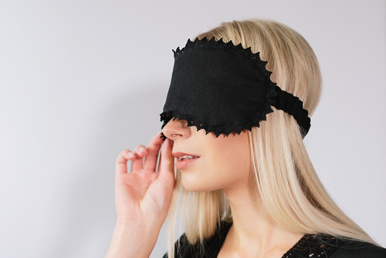 Linen luxurious black eyemask with pure linen lace