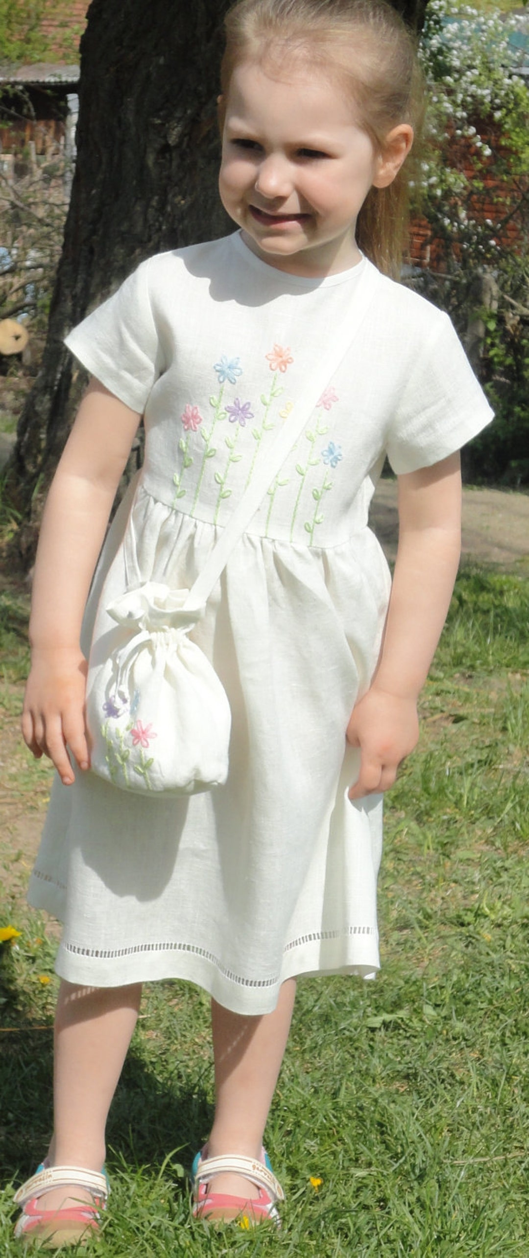 Linen White Girls Dress. Flower Girl Dress. Summer Dress. Birthday Outfit. Kids Clothing. Linen Clothes Girls. Dress with Handembroidery