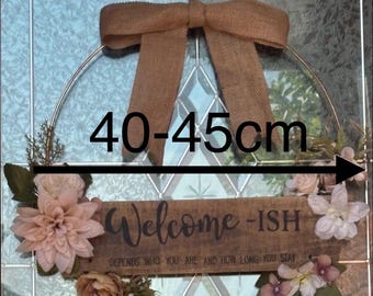 Ghirlanda floreale personalizzata per porta – Cartello di benvenuto personalizzato, decorazione rustica, shabby chic 40-45 cm