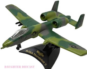 Aereo a reazione USAF WARTHOG - Modello da collezione per adulti in metallo pressofuso con supporto - Condizioni perfette/Maisto - Regalo perfetto per gli appassionati di aviazione!