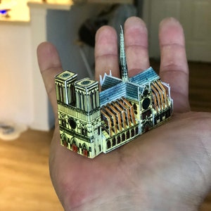 Notre Dame Kathedrale Papier Scupture