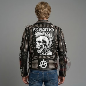 Op de afbeelding: Een set van drie keramische mokken met een gespikkelde, matte afwerking. De mokken zijn in crème, lichtgrijs en donkergrijs. Elke mok heeft een eenvoudig, minimalistisch ontwerp.