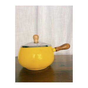 Cacerola para fondue vintage de los años 70, esmaltada en amarillo, con mango de madera, estilo Copco.