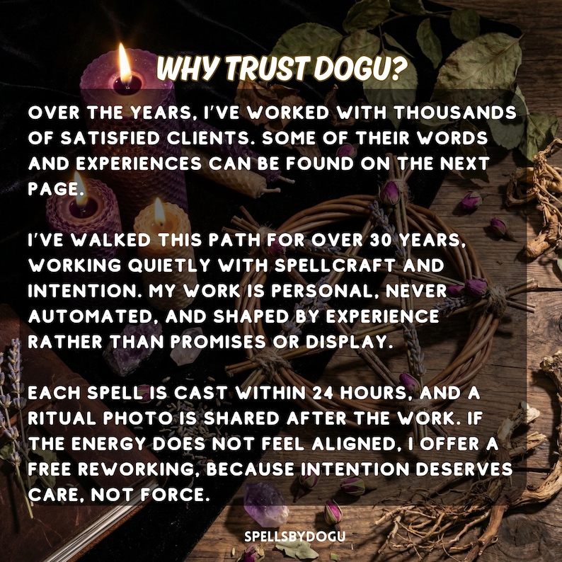 以下が含まれることがあります： 「WHY TRUST DOGU？」のテキストと呪文サービスに関する情報を含む画像。キャンドル、編まれたリース、乾燥ハーブが含まれています。テキストは経験、パーソナライズされた作業、儀式写真に焦点を当てています。