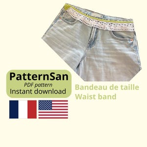 Peut inclure: Short en jean bleu clair avec une ceinture en crochet blanche. L'image comprend le texte "PatternSan PDF pattern Instant download" et "Bandeau de taille". Les drapeaux français et américain sont également affichés.