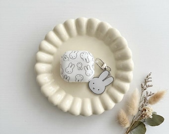 Cartoon konijn AirPods-hoesje witte minimalistische siliconen oortelefoonhoes beschermhoes