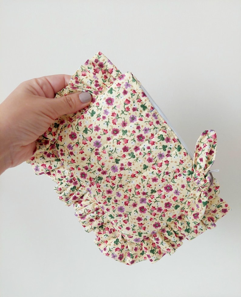 Quilted Ruffle Pouch Bag Sewing Pattern - Zipper Makeup Bag Pdf ...
