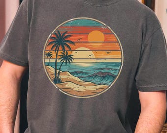 Natur-Liebhaber-Geschenk, Unisex, Weinlese- Sonnenuntergangs-Strand-Szenen-T-Shirt | Palmen, Wellen, Retro Streifen, Retro Wald Sonnenuntergang T-Shirt