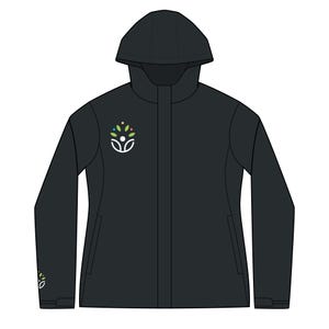 Puede incluir: Chaqueta negra con capucha, cremallera completa y dos bolsillos delanteros. La chaqueta presenta un logotipo blanco con detalles coloridos en el pecho y un logotipo más pequeño en la manga izquierda. La chaqueta tiene capucha y está diseñada para uso en exteriores.