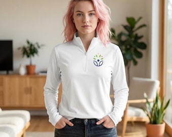 ¡Celebra a una enfermera! Soy una enfermera orgullosa y busco bienestar. Sudadera con cremallera de un cuarto para mujer.