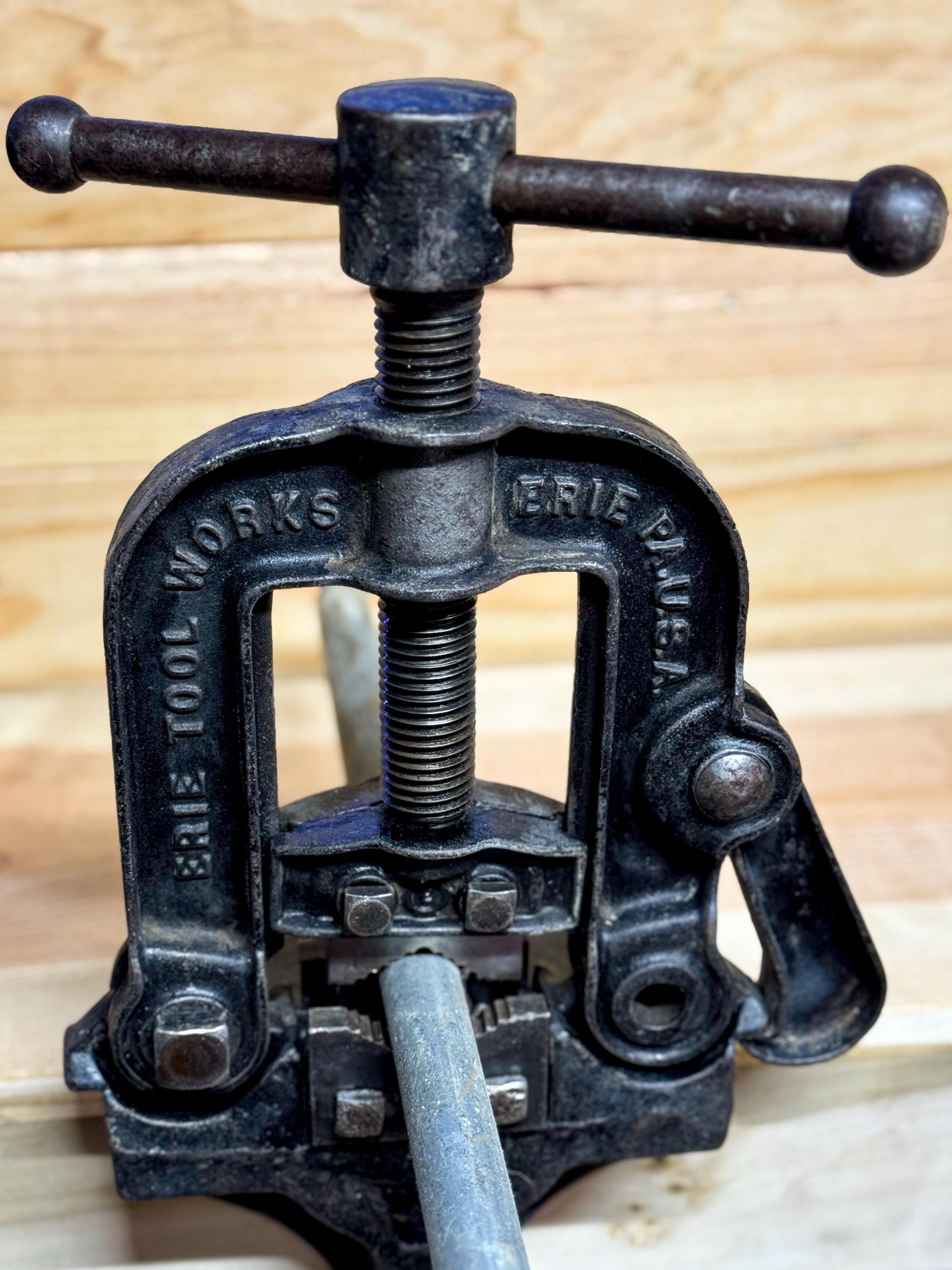 Vintage Erie Tool Works Pipe Vise – Bench Clamp Swivel Frame – Erie PA USA Cast Iron Shop / Industrial Decor