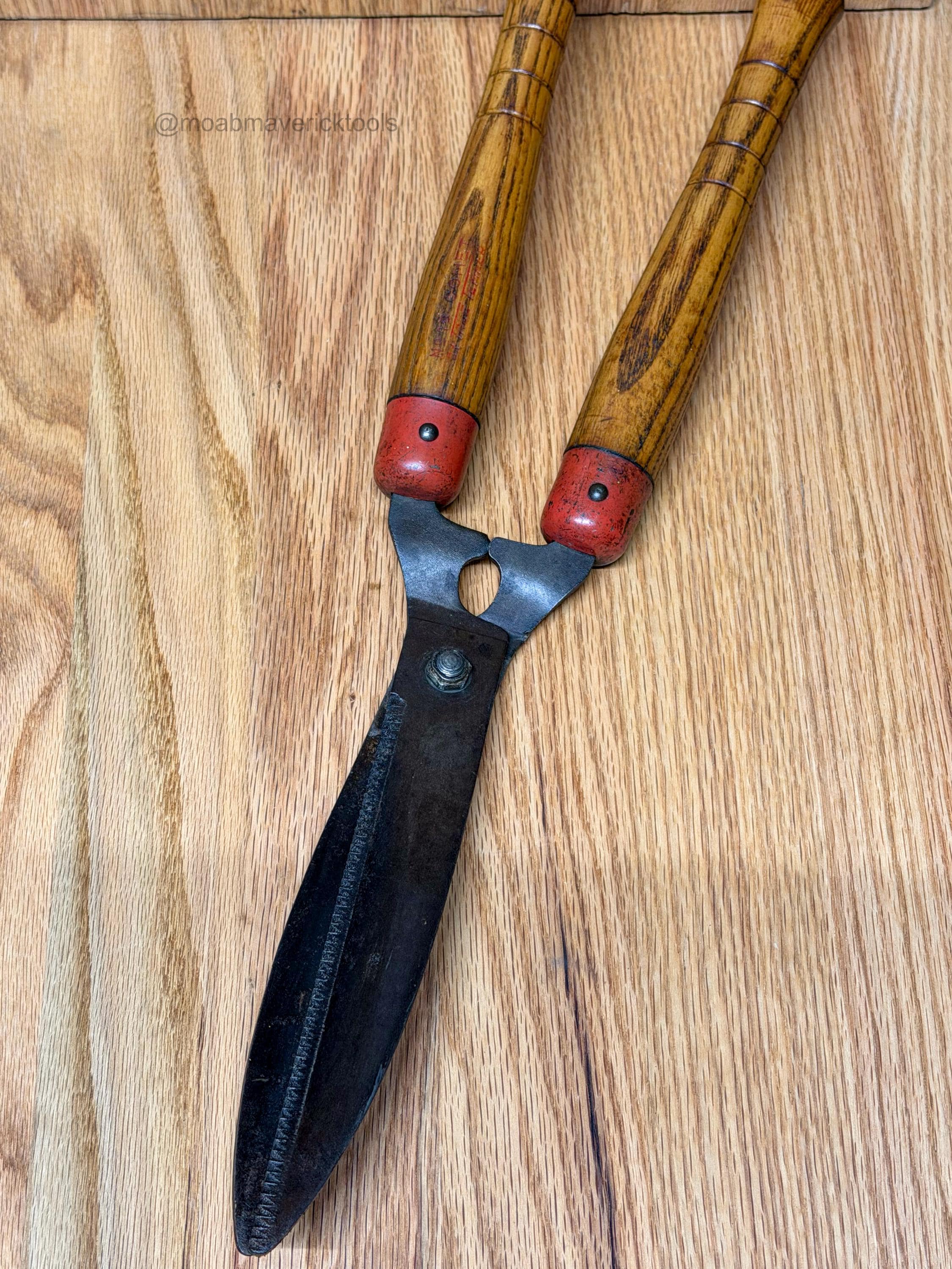 Vintage Hedge Shears No 19 Comet by True Temper Wood Handle Garden Clippers USA